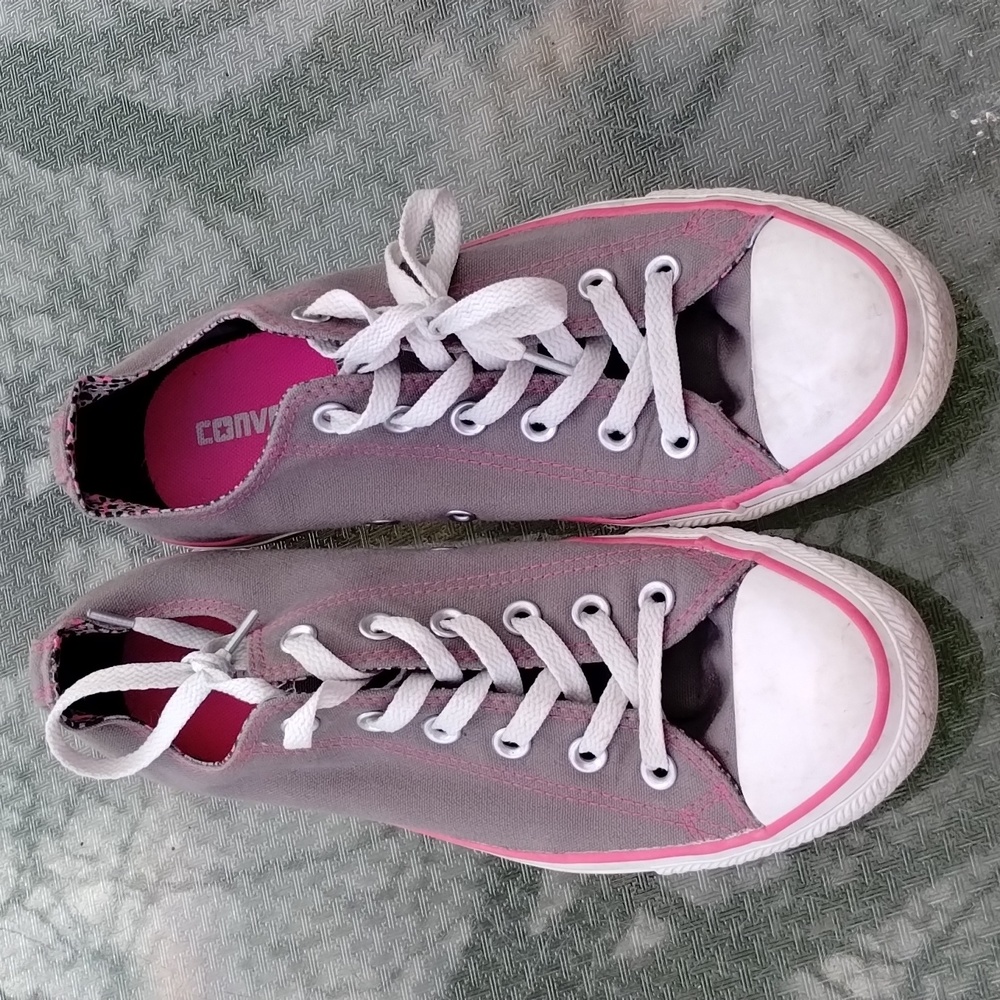 Converse women's grey / white/ pink sneakers